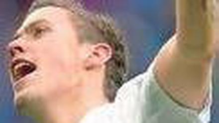 Vor dem Abflug. Max Kruse geht wohl zu Freiburgs heutigem Gegner Gladbach. Foto: dpa
