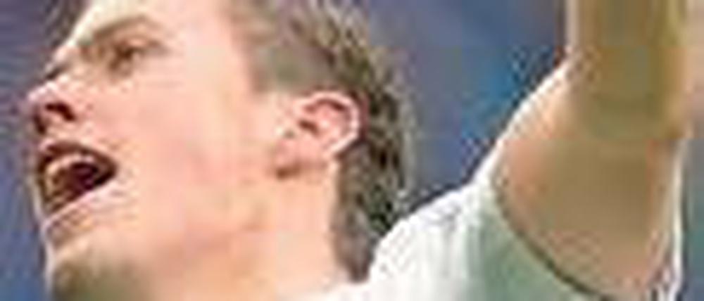 Vor dem Abflug. Max Kruse geht wohl zu Freiburgs heutigem Gegner Gladbach. Foto: dpa