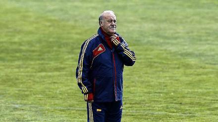 Zugeknöpft. Die Mannschaft von Spaniens Nationaltrainer Vicente del Bosque muss in Frankreich gewinnen.