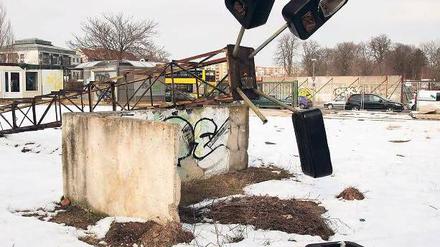 Wie früher. Einige der Tacheles-Künstler haben an der Bernauer Straße ein 1000 Quadratmeter großes Grundstück angemietet (rechts). Das Flair im Künstlerdorf soll ähnlich sein wie einst im Stammhaus an der Oranienstraße in Mitte.