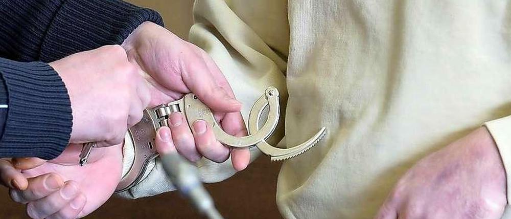 Angeklagter Gerd S. steht wegen versuchten Mordes vor Gericht.