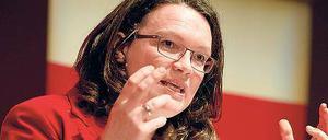 Ministerin Andrea Nahles wirft dem Gericht vor, die Artikel im Sozialgesetzbuch falsch auszulegen. 