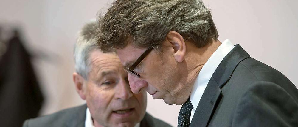 Georg Schmid (rechts) und sein Anwalt Nikolaus Fackler am Montag im Augsburger Gerichtssaal.