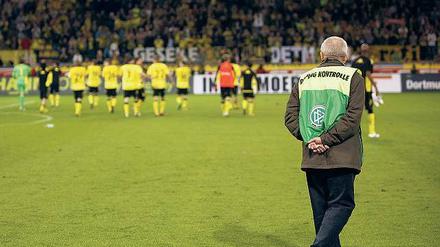 Ist das Jahr schon wieder rum? Dopingkontrollen finden im Fußball seltener statt als in anderen Sportarten. Rein statistisch trifft es jeden Bundesligaspieler pro Saison höchstens einmal.