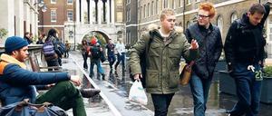 Studierende auf dem Campus des Kings College in London.