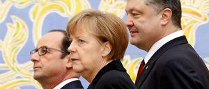 Frankreichs Präsident Francois Hollande, Bundeskanzlerin Angela Merkel und der ukrainische Präsident Poroschenko.