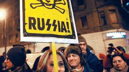 Protest. Oppositionelle demonstrieren in Budapest gegen Putin. 