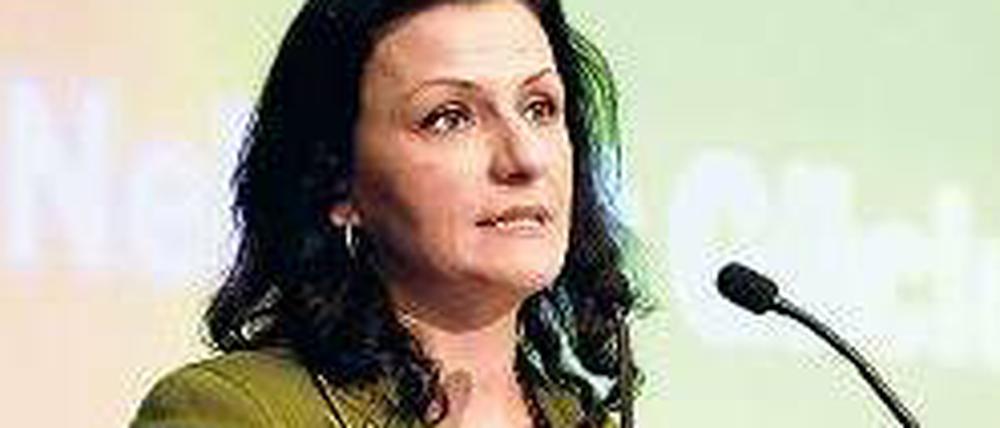 Nebahat Güclü. Genug Stimmen und viele Rücktrittsforderungen. 