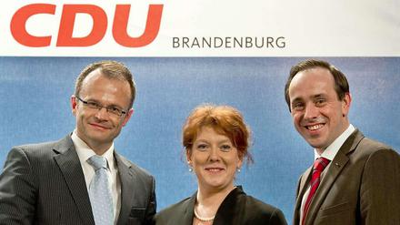 Trio. Beim CDU-Landesparteitag in Brandenburg sieht man hier die damals neu gewählte Führungsspitze der brandenburgischen CDU: den Vorsitzenden Michael Schierack (l.), die Generalsekretärin Anja Heinrich undden ersten stellvertretenden Vorsitzenden Ingo Senftleben - das am 17.November 2012.