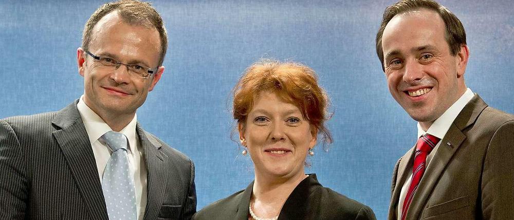Trio. Beim CDU-Landesparteitag in Brandenburg sieht man hier die damals neu gewählte Führungsspitze der brandenburgischen CDU: den Vorsitzenden Michael Schierack (l.), die Generalsekretärin Anja Heinrich undden ersten stellvertretenden Vorsitzenden Ingo Senftleben - das am 17.November 2012.