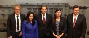 Die künftige SPD-Regierungsmannschaft für Berlin: Matthias Kollatz-Ahnen, Dilek Kolat, Michael Müller, Sandra Scheeres, Andreas Geisel (von links).