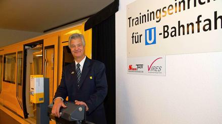 BVG-Zugausbilder Peter Kricke bringt seine Kollegen beim Training ordentlich ins Schwitzen.