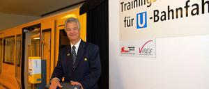 BVG-Zugausbilder Peter Kricke bringt seine Kollegen beim Training ordentlich ins Schwitzen.