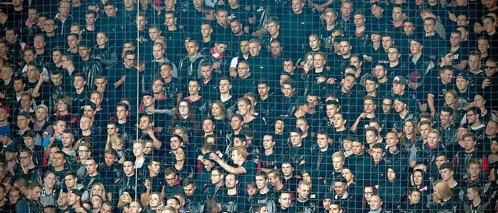 Aufstand gegen das Böse: Die Union-Fans hüllten sich als Zeichen des Protests in Schwarz.