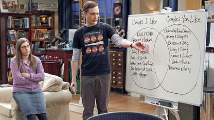 Die US-Schauspieler der Serie "The Big Bang Theory" haben sich ihre Millionengagen erstreikt. Mayim Bialik (l.) und Jim Parsons bekommen nun auch mehr Geld.