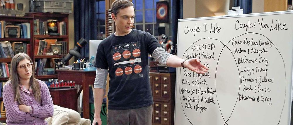 Die US-Schauspieler der Serie "The Big Bang Theory" haben sich ihre Millionengagen erstreikt. Mayim Bialik (l.) und Jim Parsons bekommen nun auch mehr Geld.