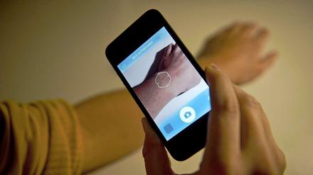 Mobile Gesundheitsdienste sollen Ärzten und Patienten das Leben erleichtern. Doch es gibt Bedenken wegen des Datenschutzes.