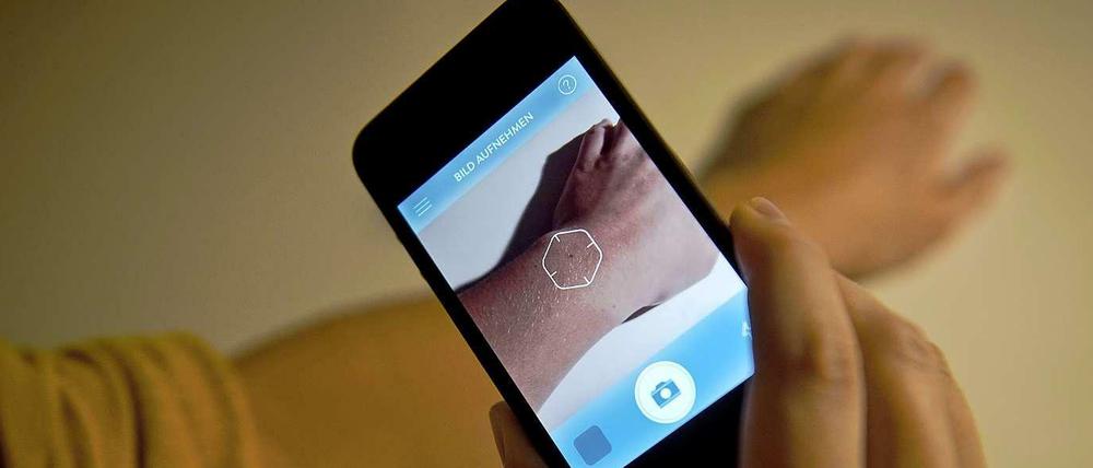 Mobile Gesundheitsdienste sollen Ärzten und Patienten das Leben erleichtern. Doch es gibt Bedenken wegen des Datenschutzes.