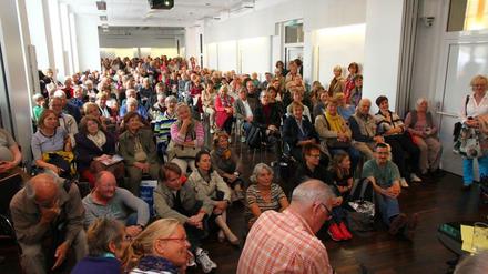 Voller Saal bei der Lesung von Hatice Akyün.