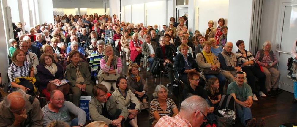 Voller Saal bei der Lesung von Hatice Akyün.