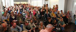 Voller Saal bei der Lesung von Hatice Akyün.