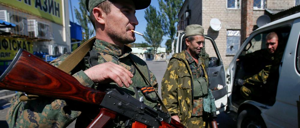Die Separatisten in der Ostukraine haben im Abkommen von Minsk eingewilligt, den Osten des Landes nicht abzuspalten. Sie selbst sollen, so das Abkommen, nicht juristisch verfolgt werden.