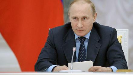 Wladimir Putin gibt sein Mandat für einen Militäreinsatz in der Ukraine an den Senat zurück.