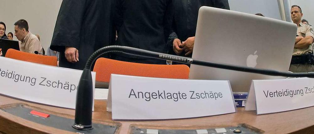 Beate Zschäpe dreht den Objektiven der Fotografen meist den Rücken zu. Aussagen macht sie im Prozess bisher nicht.