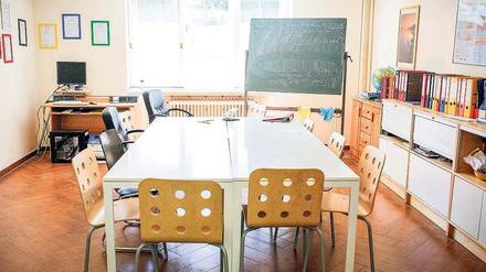 Fürs Leben lernen. Der Schulraum im sonnigen Souterrain der Steglitzer Villa.