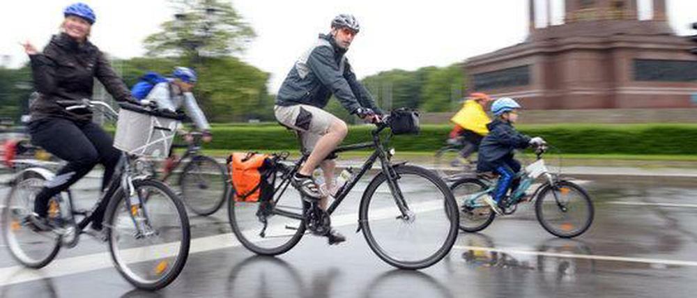 Verkehrssicher: Kinder sollten für das erste straßentaugliche Fahrrad mindestens 1,15 Meter groß sein.
