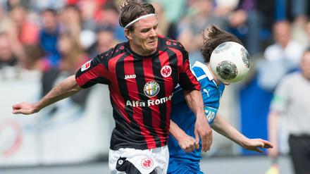Viel Kampf: Frankfurts Meier (li.) und Hoffenheims Rudy im Gerangel um den Ball.