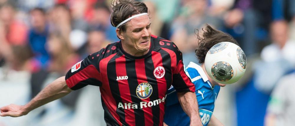 Viel Kampf: Frankfurts Meier (li.) und Hoffenheims Rudy im Gerangel um den Ball.