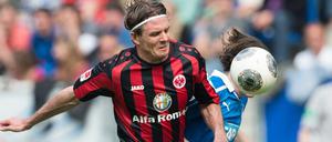 Viel Kampf: Frankfurts Meier (li.) und Hoffenheims Rudy im Gerangel um den Ball.
