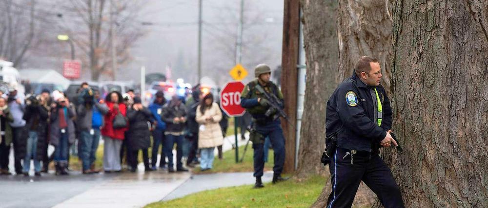 In Newtown lief ein 20-Jähriger Amok und tötete 27 Menschen. Es gibt viele solcher Amokläufe. Immer sind die Täter junge Männer.
