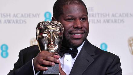Regisseur Steve McQueen mit dem Bafta für den besten Film: "12 Years a Slave"