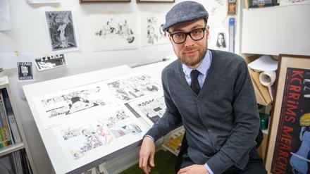Stilvollendet: Simon Schwartz, hier in seinem Atelier, trägt immer klassische Herrenmode.