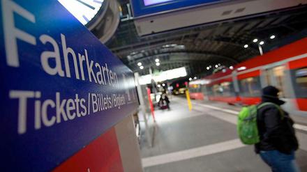 Welche Strafen für Schwarzfahrer sind gerecht? Die Opposition im Berliner Abgeordnetenhaus und die Verkehrsbetriebe sind da unterschiedlicher Meinung.