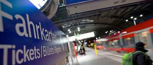 Welche Strafen für Schwarzfahrer sind gerecht? Die Opposition im Berliner Abgeordnetenhaus und die Verkehrsbetriebe sind da unterschiedlicher Meinung.