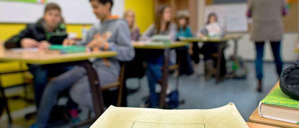 Schüler aus Migrantenfamilien verlassen die Schule in Berlin deutlich häufiger ohne Abschluss als Schüler ohne Migrationshintergrund.