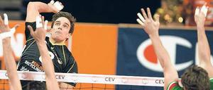 Angriff ohne Angst. Björn Höhne und die BR Volleys besiegten das hoch favorisierte Team aus Nowosibirsk.