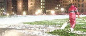 Schaumbad in Mitte. Der Tilla-Durieux-Park, aufgenommen in der Nacht zu Mittwoch.