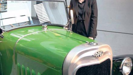 Besuch in Rüsselsheim. Mary Barra hatte gute Nachrichten mitgebracht. Foto: AFP