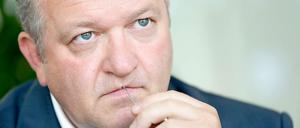 Soll jetzt die Affäre erklären: Innensenator Henkel.