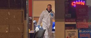 Am tatort. Polizeibeamte am Tatort der Schießerei vom 11. Januar in einer Sportwettenbar in Berlin-Reinickendorf.