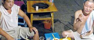 Manche mögen’s scharf. Gäste eines Hot-Pot-Restaurants in der zentralchinesischen Stadt Chongqing.