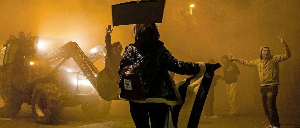 Bretonen gehen in Carhaix gegen die geplante Einführung einer Ökosteuer für Lkw auf die Straße.