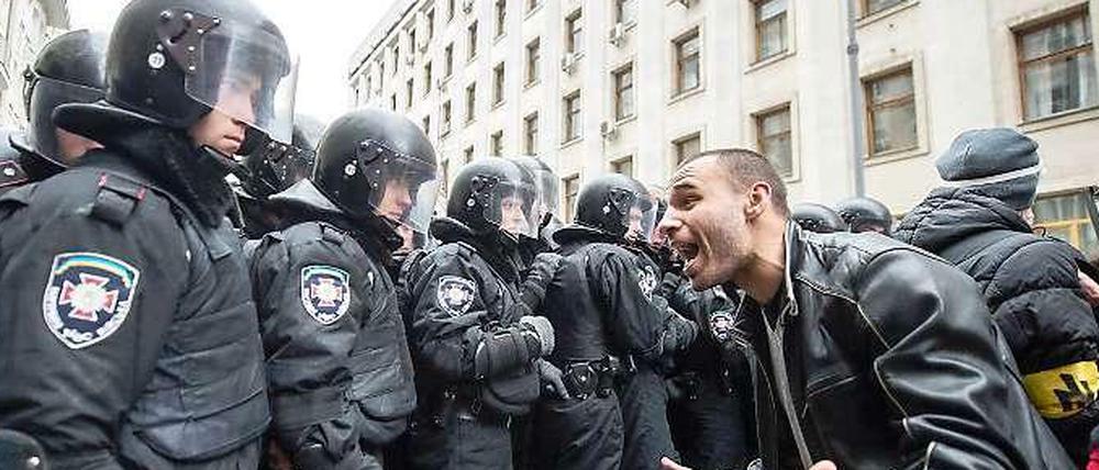 Demonstranten und Polizisten gerieten aneinander.