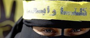 Eine Mursi-Anhängerin auf einer Demonstration in Kairo