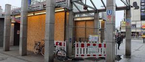 Seit einem halben Jahr ist diese Treppe am Bahnhof Zoo unbenutzbar.