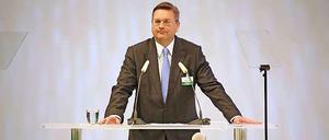 Reinhard Dieter Grindel ist bereits seit 2002 Mitglied im Deutschen Bundestag - und nun auch Schatzmeister des Deutsche Fußballbundes (DFB).